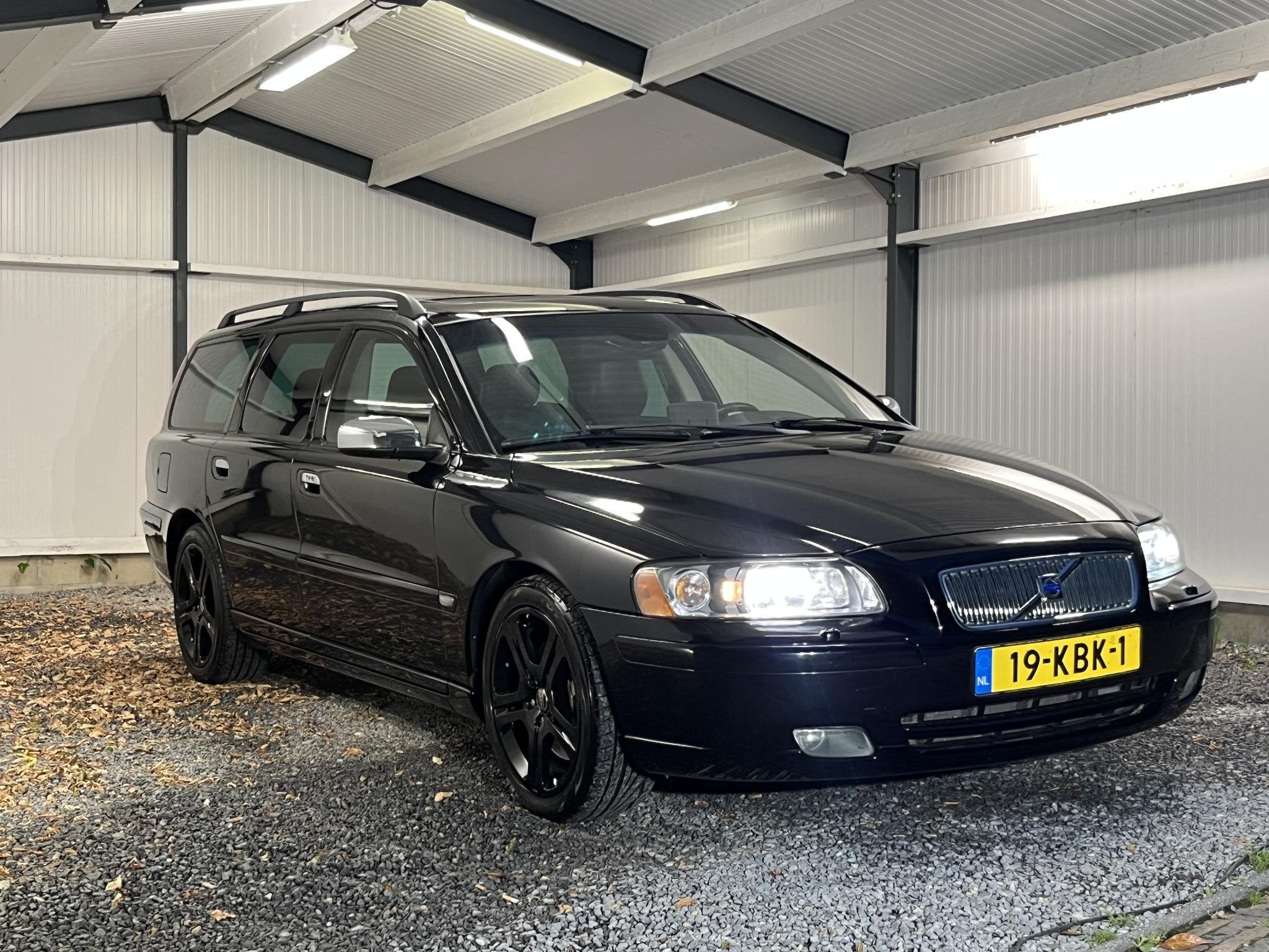 Volvo V70 2.4 T5 260PK AUT 6-2005 LEDER NAVI XENON SCHF.DAK, Auto's, Zwart, Zwart, 84 €/maand, 750 kg