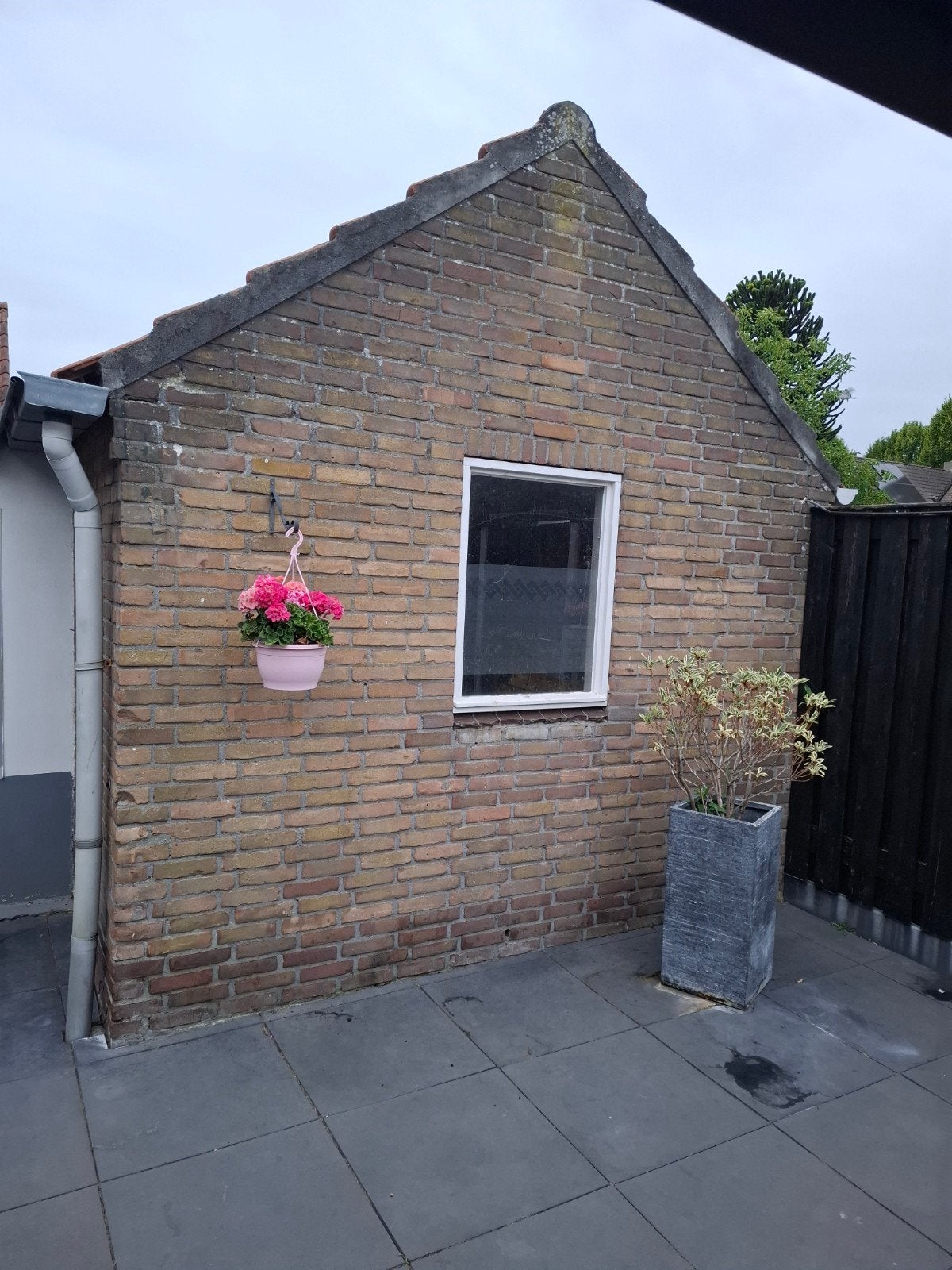 Gezocht: iemand die deur met kozijn kan leveren en plaatsen., Tuin en Terras, Tuinhuizen, Ophalen of Verzenden, Schuur