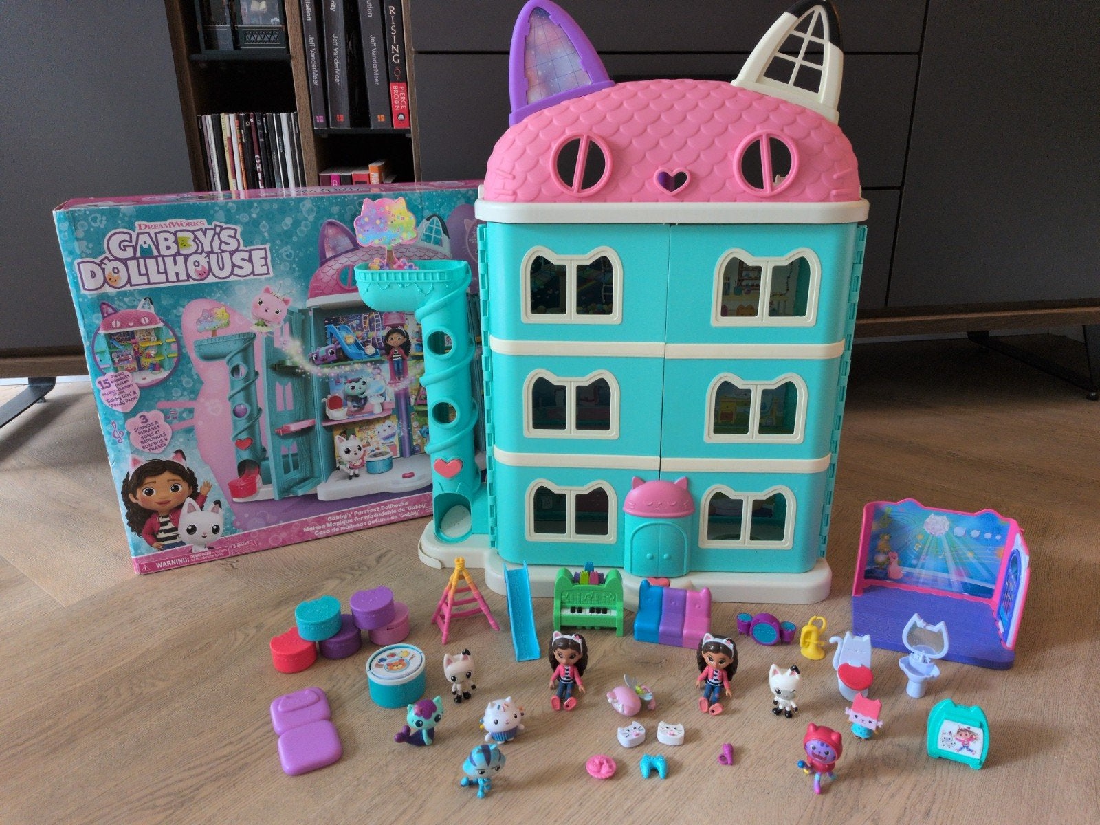 Gabby's Poppenhuis met accessoires en DJ Kattenkruid set, Ophalen, Zo goed als nieuw, Poppenhuis