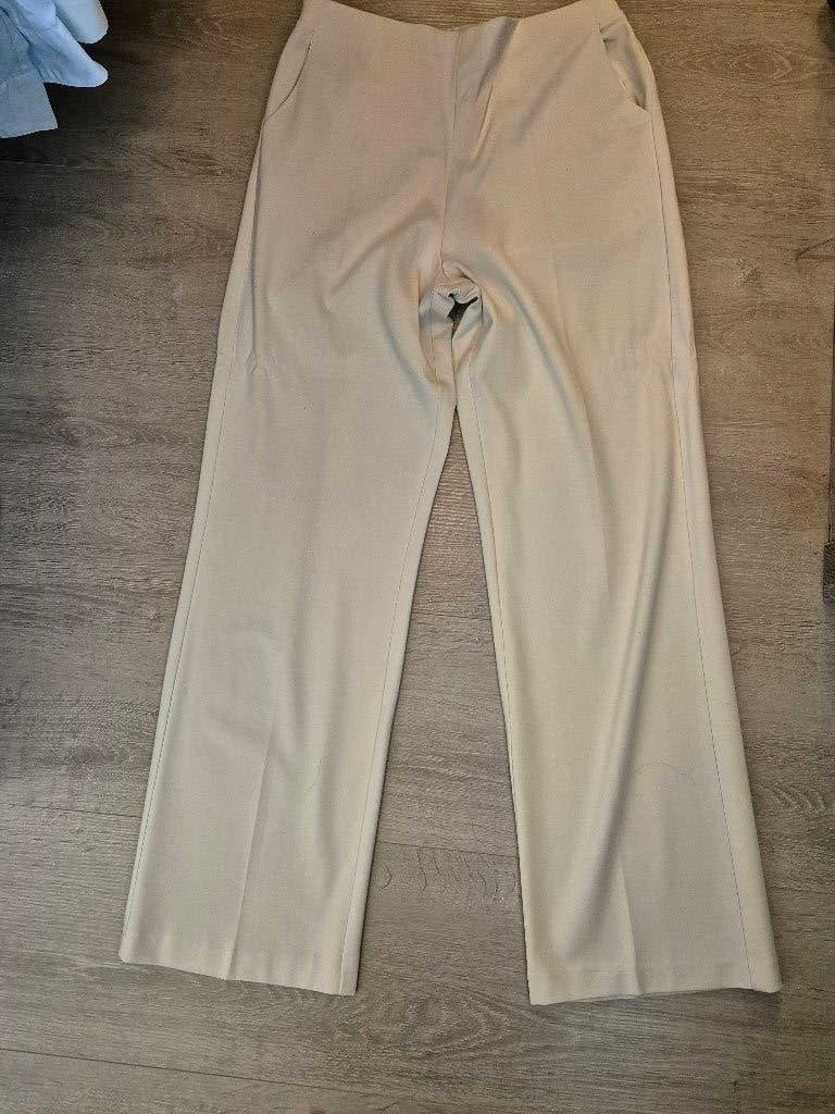 Mooie beige broek van Club de lavenir mt xl, Club de lavenir, Beige, Maat 42/44 (L), Nieuw