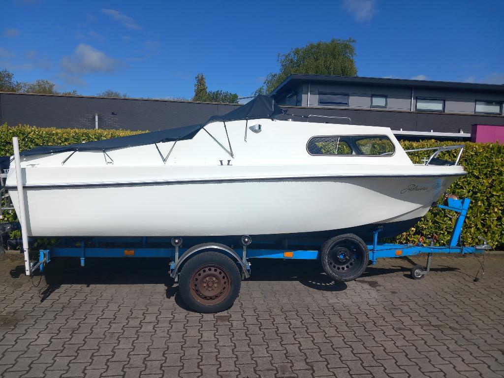 WHALLY 550 9.9 PK THOHATSU INJECTIE 4 TAKT+TRAILER INRUIL MO, Watersport en Boten, Gebruikt, Kajuitboot, Buitenboordmotor, Polyester