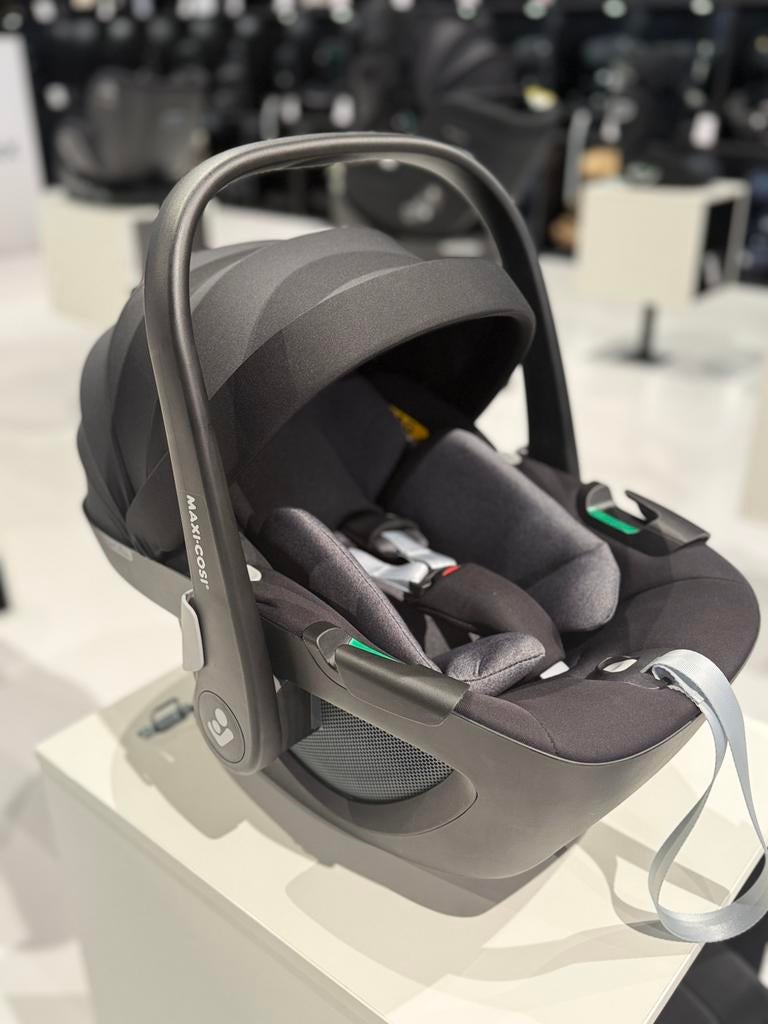 Maxi-Cosi Autostoel - Pebble 360º i-Size - Essential Black, Ophalen of Verzenden, Zo goed als nieuw, Isofix, 0 t/m 13 kg
