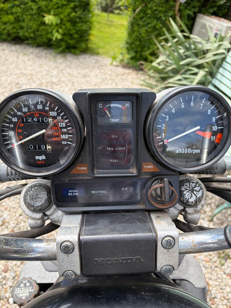 Honda VF700C Magna 1984 - 1e eigenaar, lage km stand, Motoren, 700 cc, Cardan-aandrijving, Honda, 4 cilinders