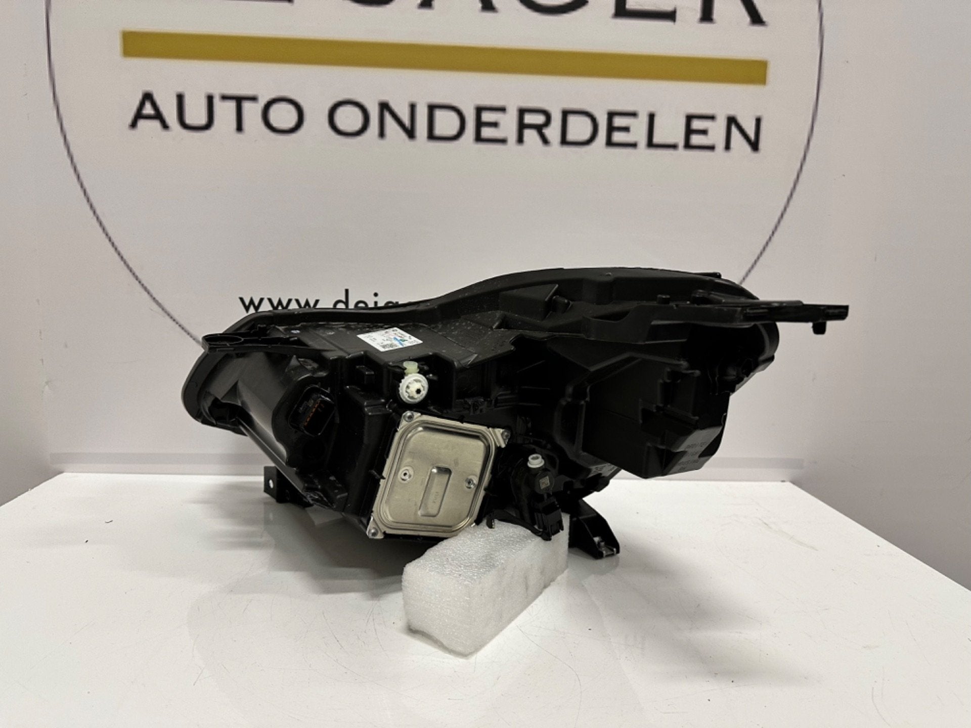 RENAULT CAPTUR II KOPLAMP LED PURE VISION 260104095R RECHTS, Renault Group, Gebruikt, Contact.group@renault.com, Renault