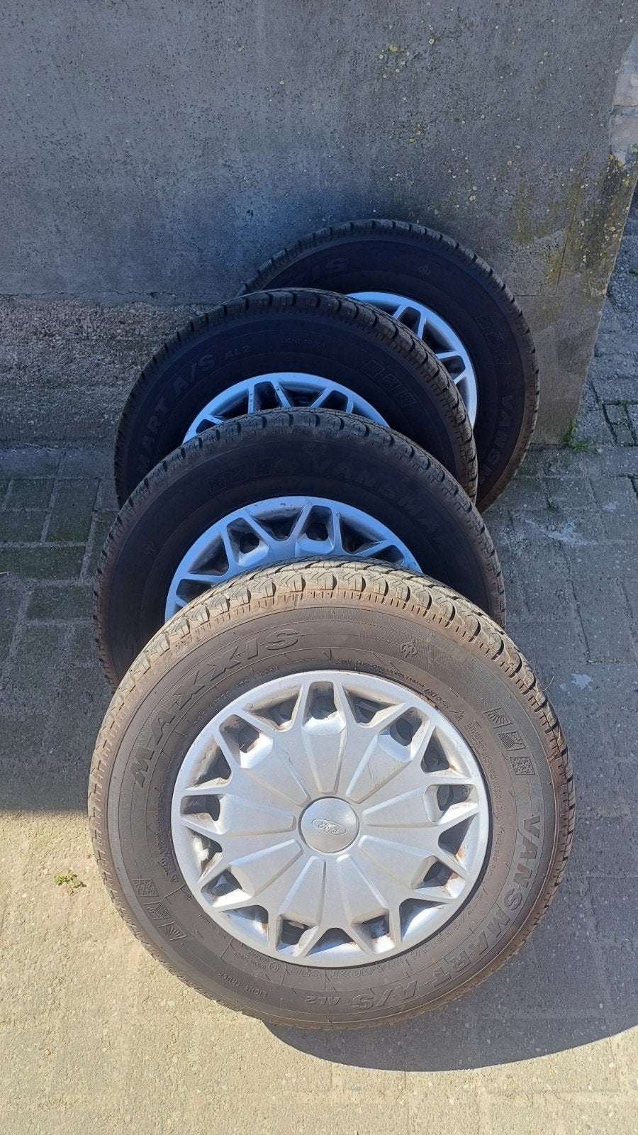 Te koop set banden afkomstig van ford transit. Maxis 215 65, Ophalen, 16 inch, Band(en), Zomerbanden