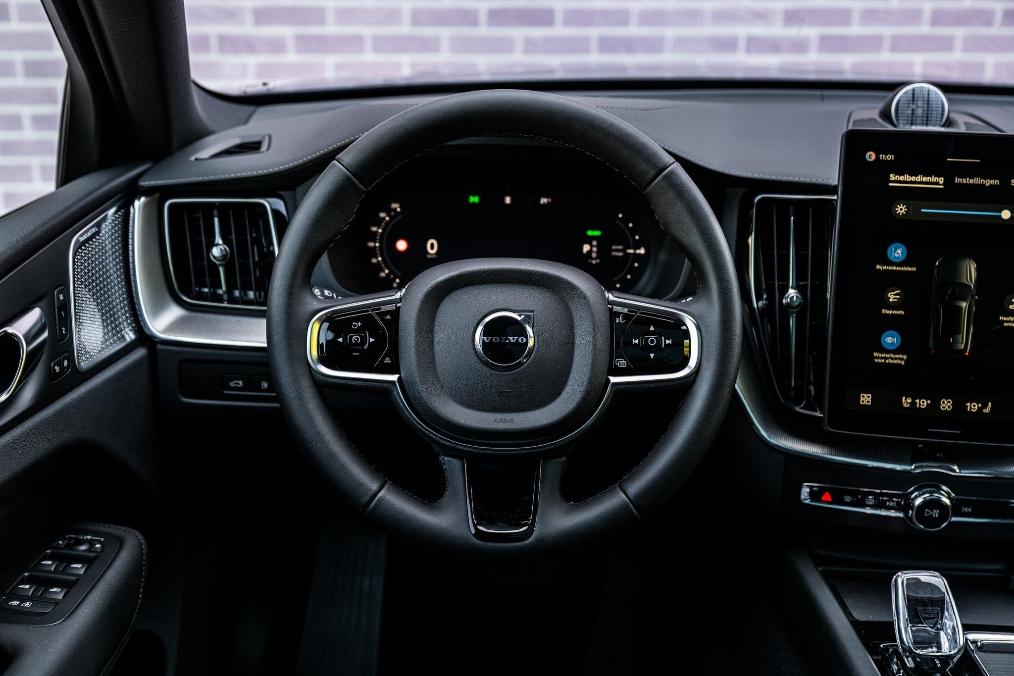 Volvo XC60 T8 Plug-in hybrid AWD Ultra Dark Executive Editio, Auto's, Volvo, Automaat, Stof, Gebruikt, Euro 6