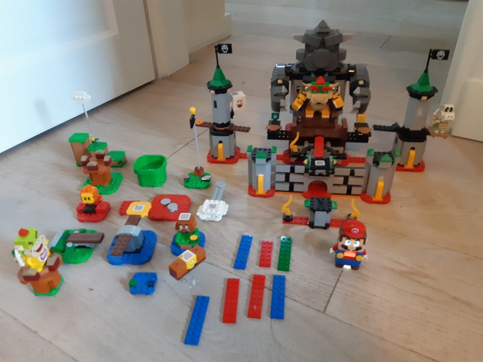 LEGO Super Mario Bowser's Kasteel & Starter Set, Ophalen, Gebruikt
