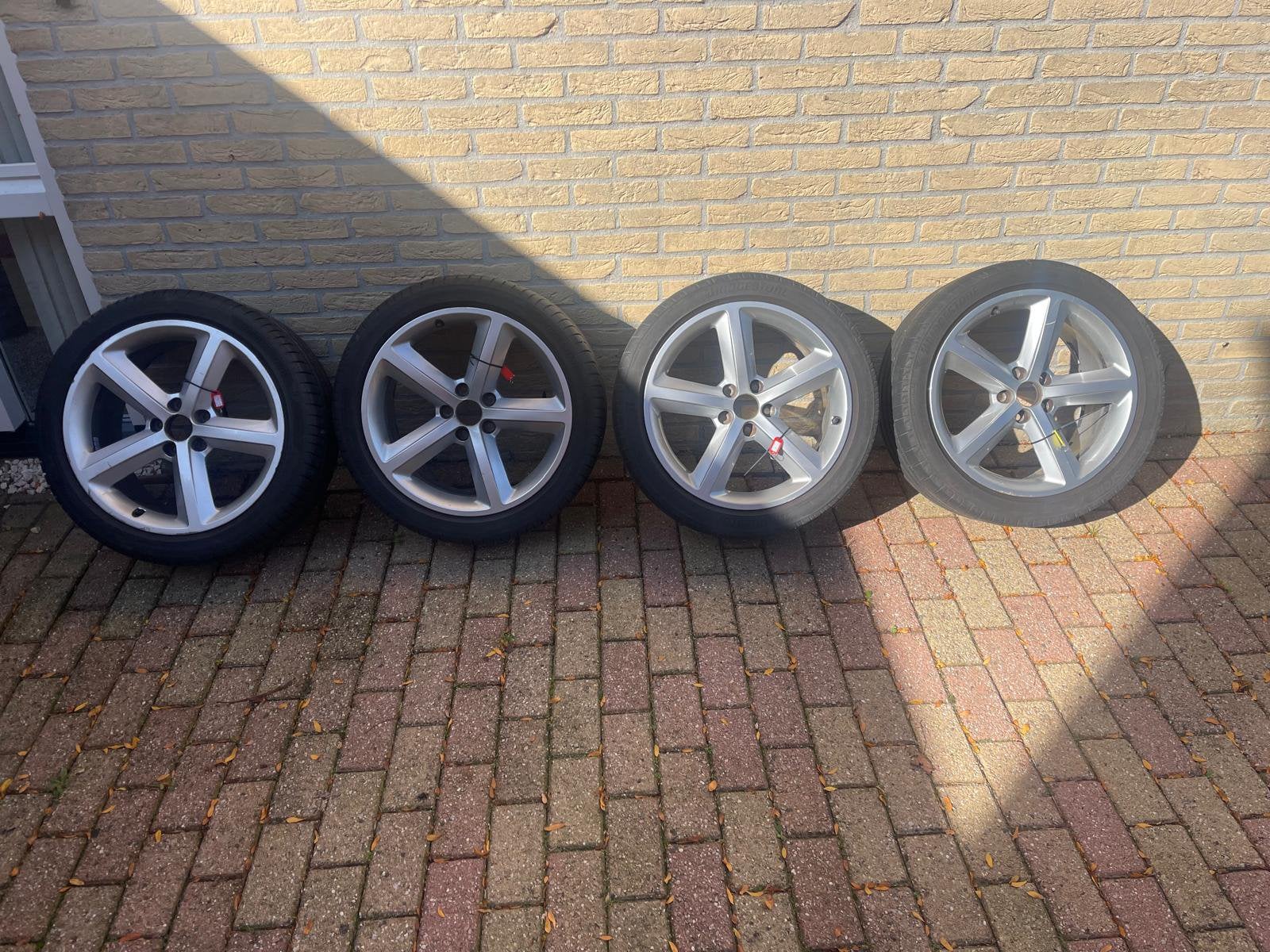18 inch Audi A4 B8 velgen met 245-40-18 banden, Auto-onderdelen, 18 inch, 245 mm, Banden en Velgen, Ophalen of Verzenden