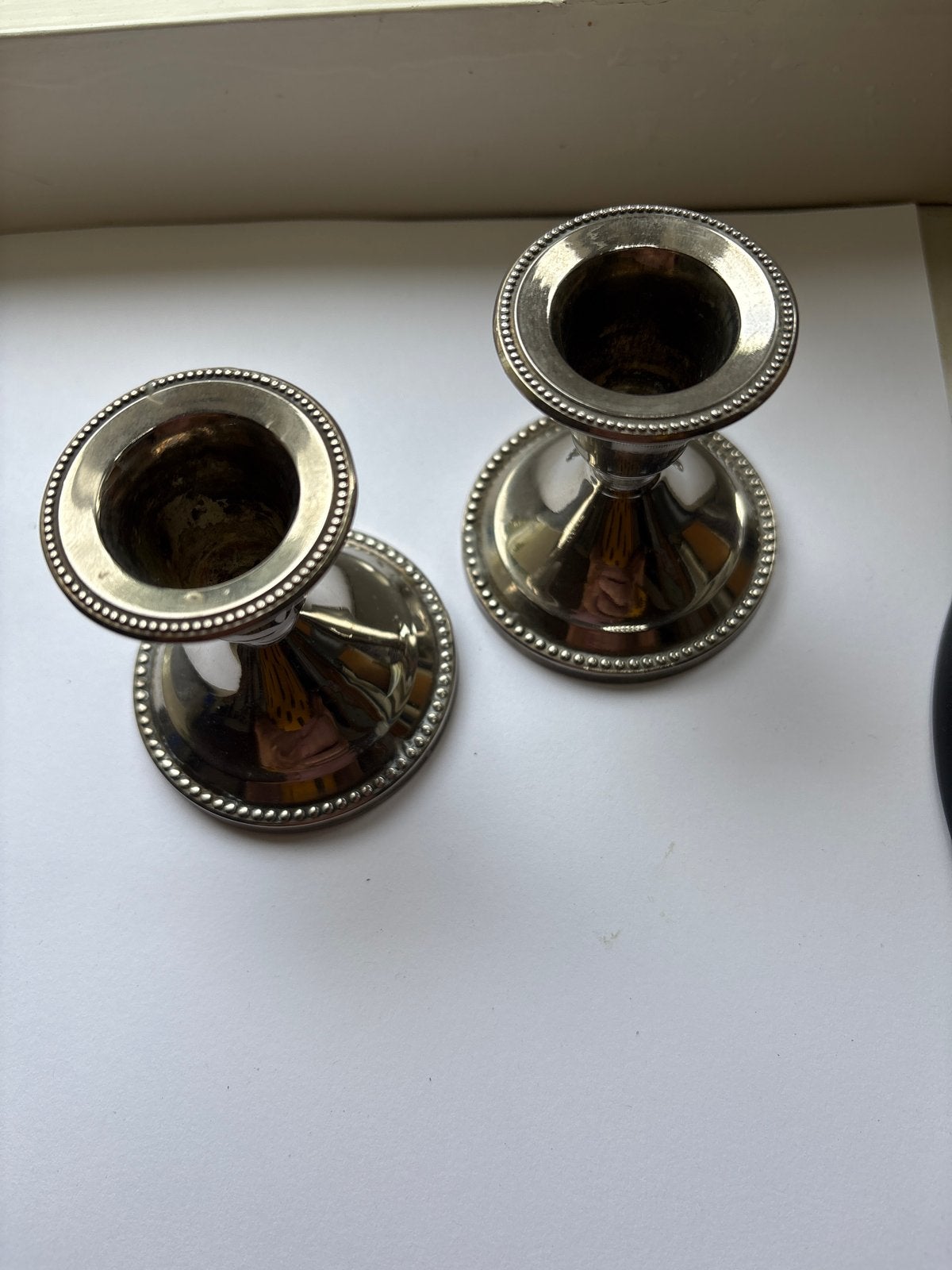 Set van 2 zilverkleurige kandelaars, Ophalen of Verzenden, Overige materialen