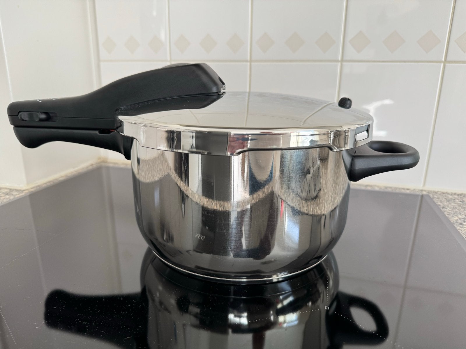 WMF Perfect Snelkookpan 4,5L + Stoommandje, Snelkookpan, Ophalen of Verzenden, Zo goed als nieuw, Afneembaar handvat