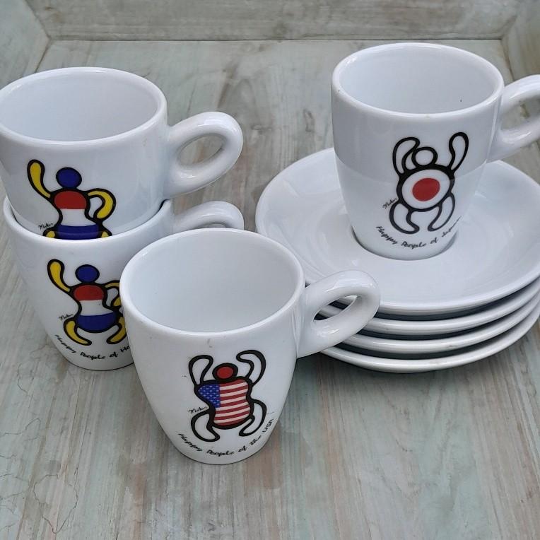 4 koffiekop-en-schotels happy people of the world, Ophalen of Verzenden, Zo goed als nieuw, Overige stijlen, Kop(pen) en/of Schotel(s)