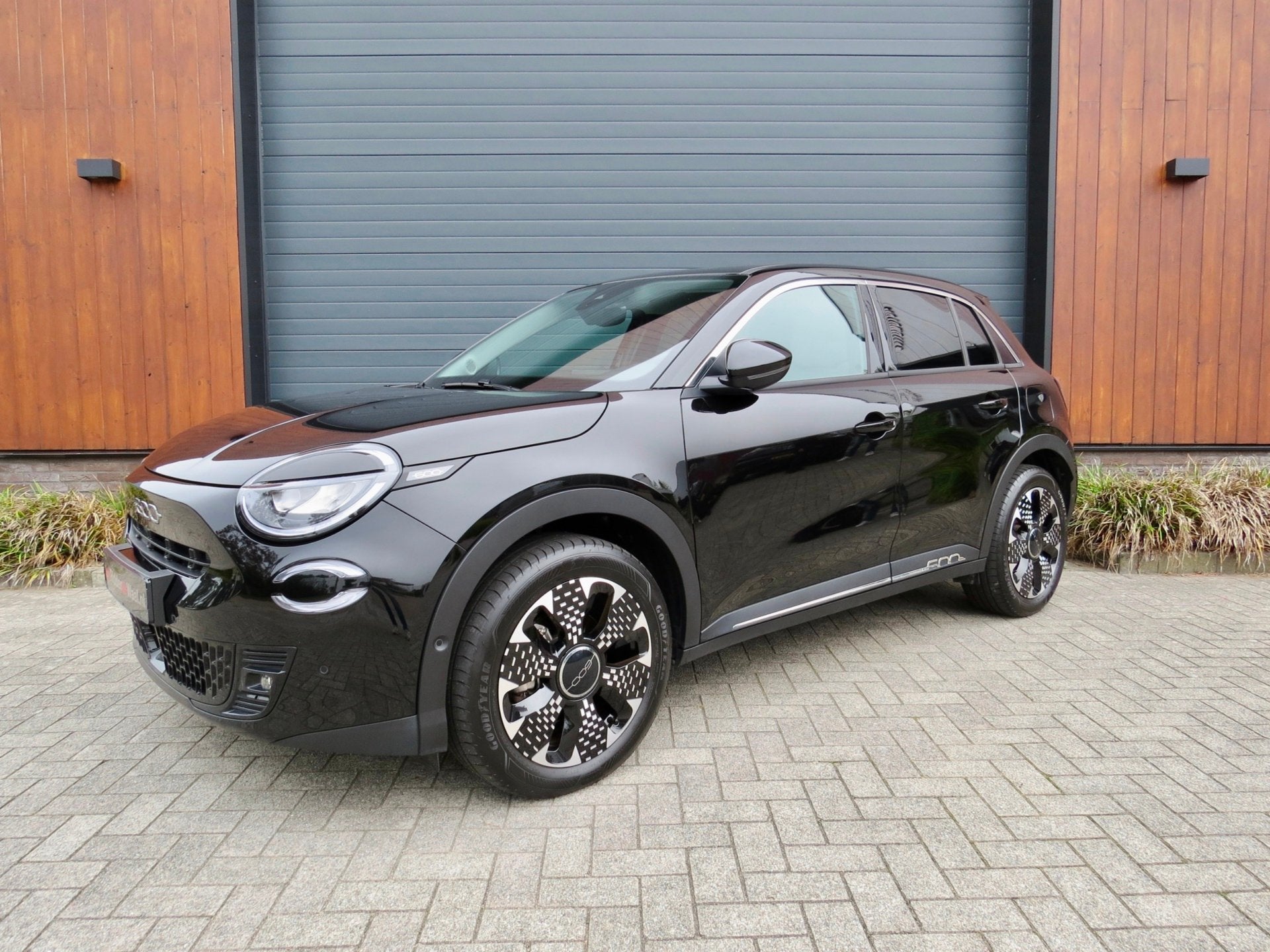 Fiat 600e La Prima 54 kWh *Full option *Leder *Stoelmassage, Auto's, Dealer onderhouden, Beige, 156 pk, Zwart
