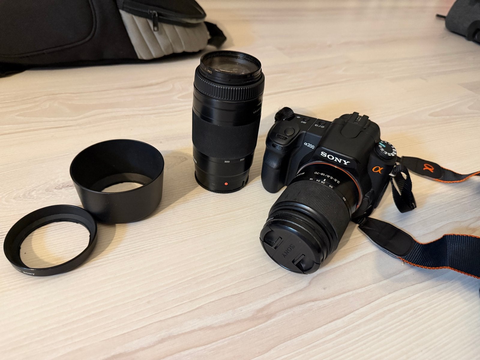 Sony Alpha a200 Spiegelreflexcamera met 2 lenzen, Audio, Tv en Foto, Gebruikt, Spiegelreflex, 12 megapixels, Beeldstabilisatie