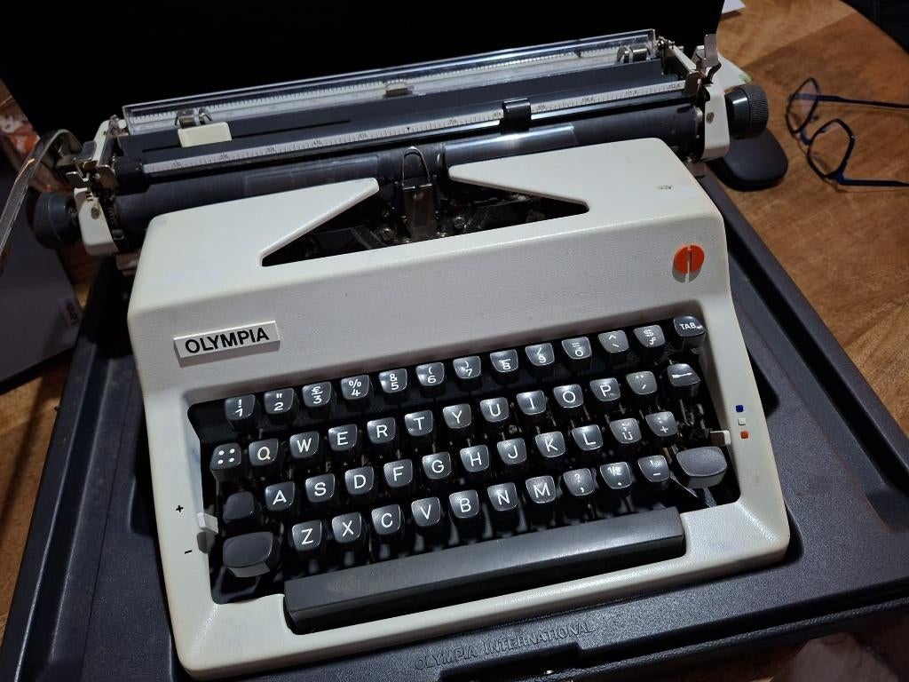 Typemachine Olympia, Diversen, Typemachines, Ophalen of Verzenden, Gebruikt