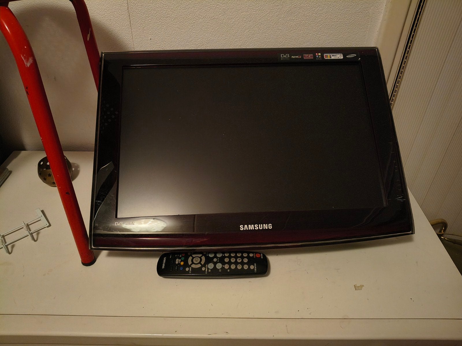 Samsung TV met afstandsbediening, Ophalen