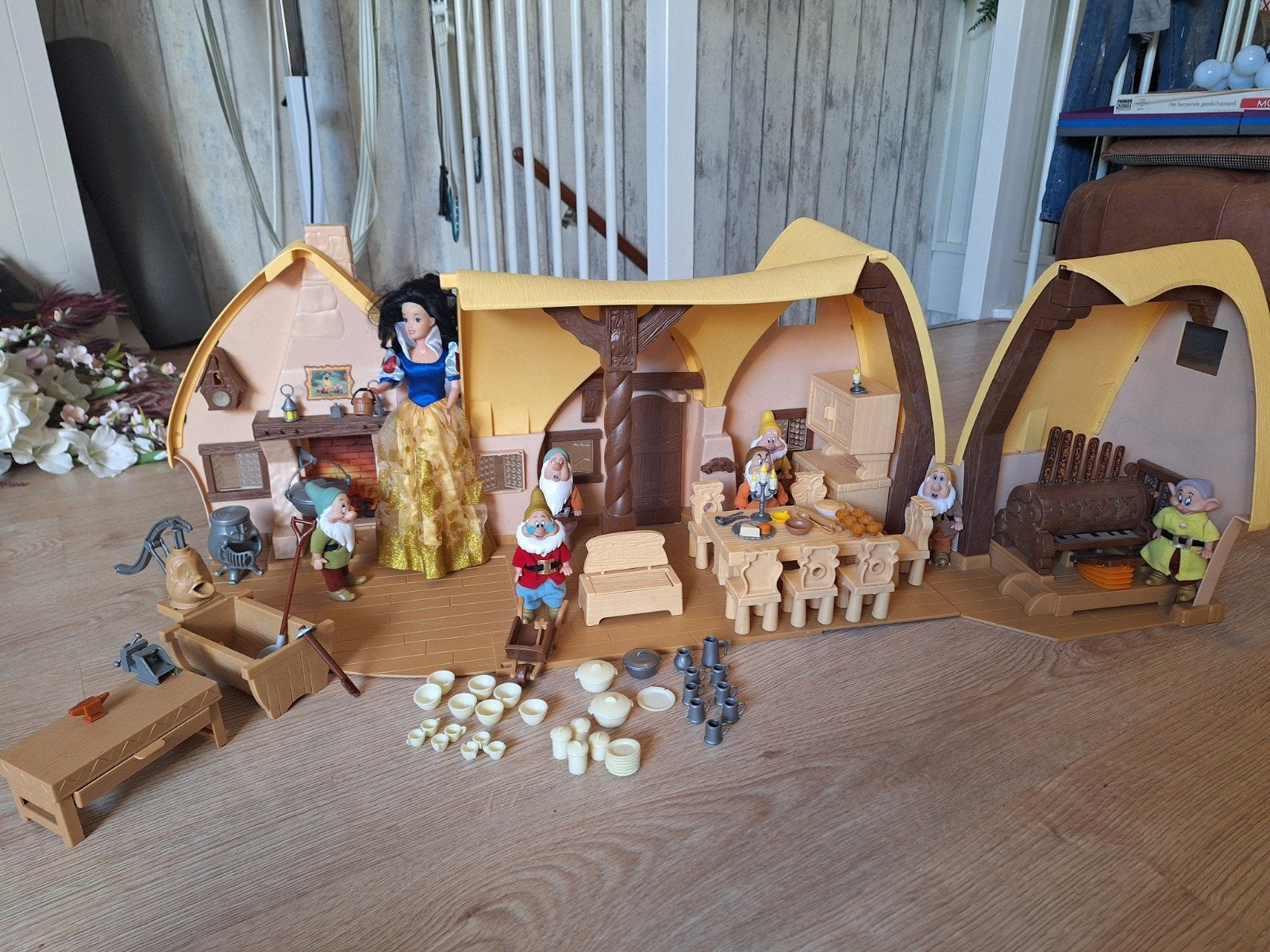 Sneeuwwitje en de Zeven Dwergen Poppenhuis Speelset, Ophalen, Zo goed als nieuw, Poppenhuis