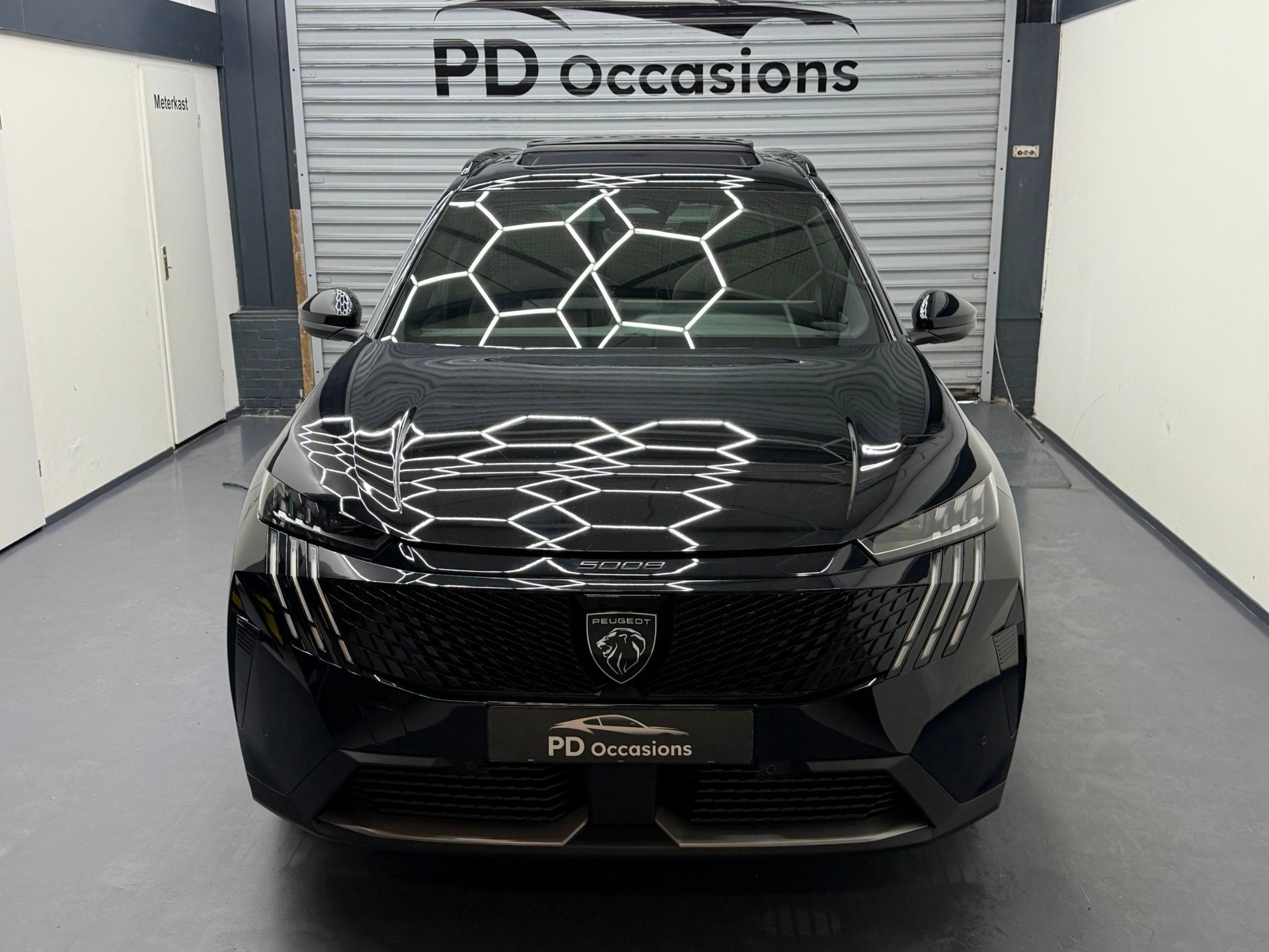 Peugeot 5008 1.2 Hybrid 145 GT Exclusive 7p - Pano - Memory, 145 pk, Zwart, 1199 cc, 7 stoelen
