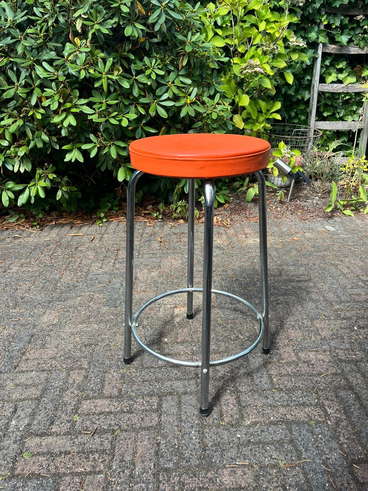 Vintage kruk (Retro) oranje jaren 70, Ophalen, Gebruikt, IJzer