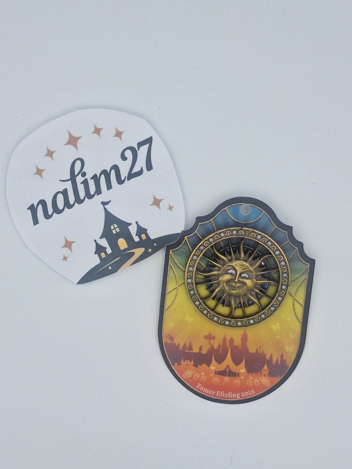 efteling zomer pin 2025, Ophalen of Verzenden, Nieuw, Button of Speldje