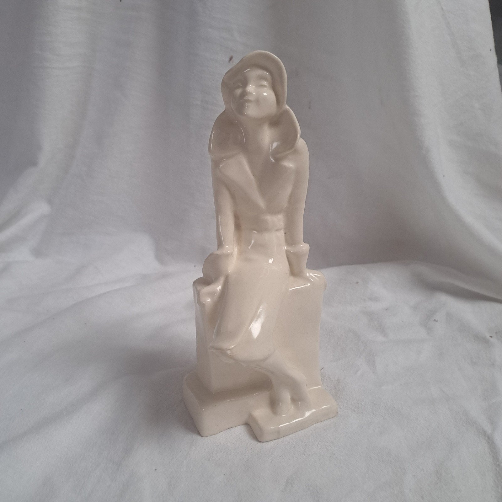 beeld dame gouda pzh etha lempke gesigneerd, Antiek en Kunst, Ophalen of Verzenden
