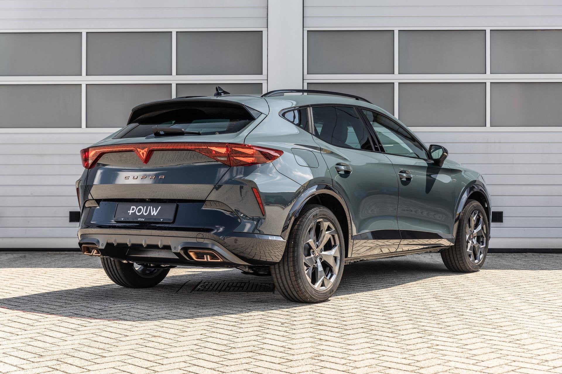 CUPRA Formentor 1.5 TSI e-Hybrid 204pk Business | Trekhaak W, 12 maanden, Stof, 1498 cc, 4 cilinders