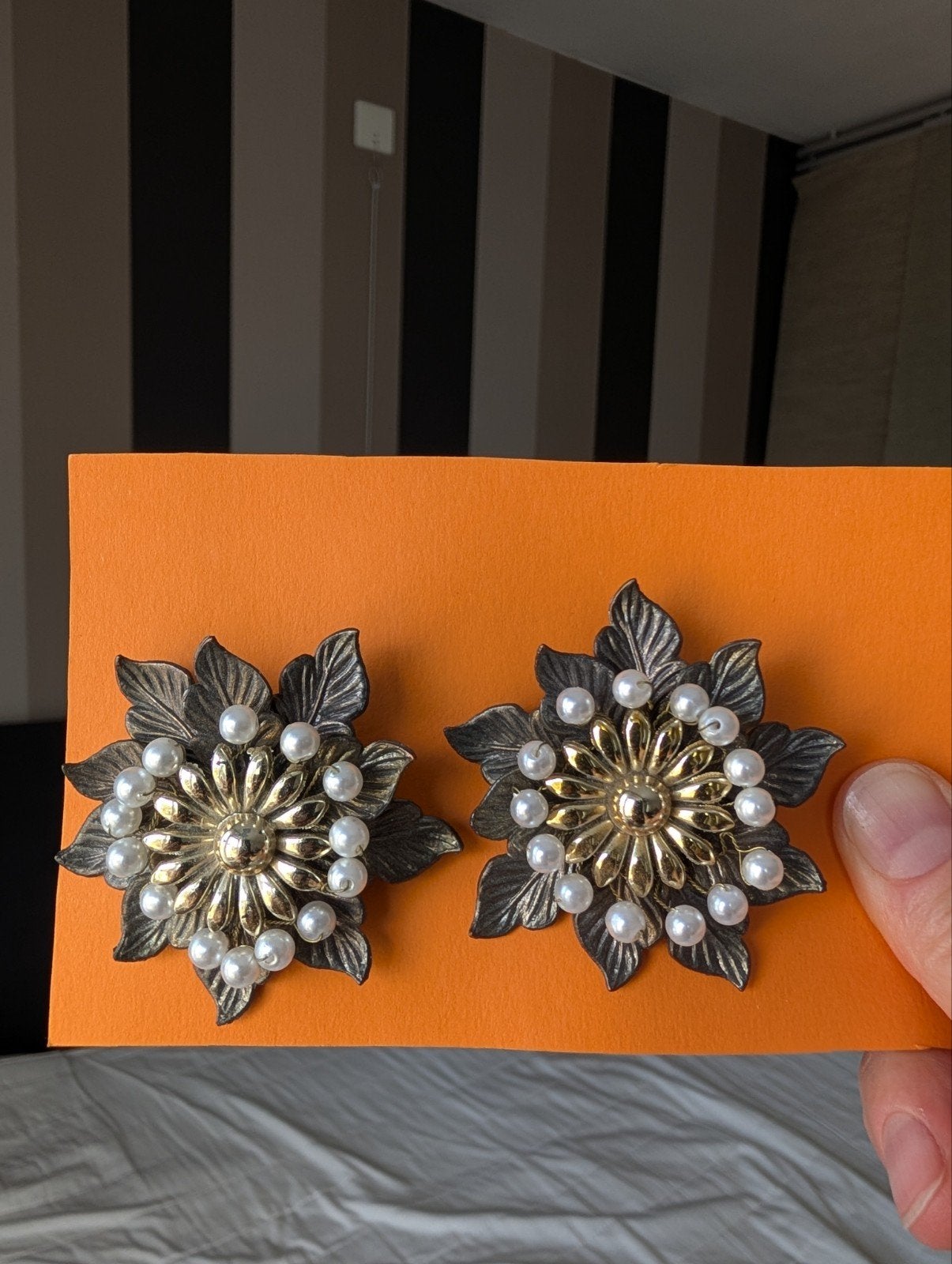 Vintage clip on oorbellen, Ophalen of Verzenden, Overige materialen