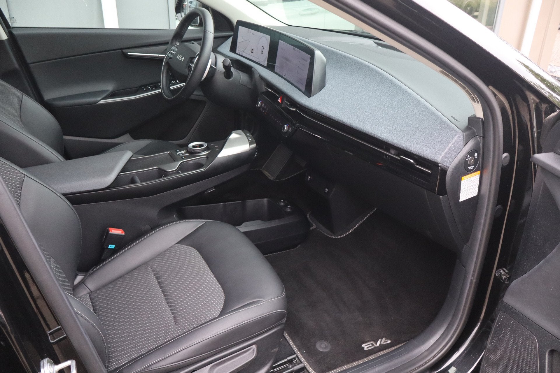 Kia Ev6 Light Edition 58 kWh - NL Auto! Stoel+stuurverw I Ad, Auto's, Gebruikt, 750 kg, Leder en Stof, Zwart