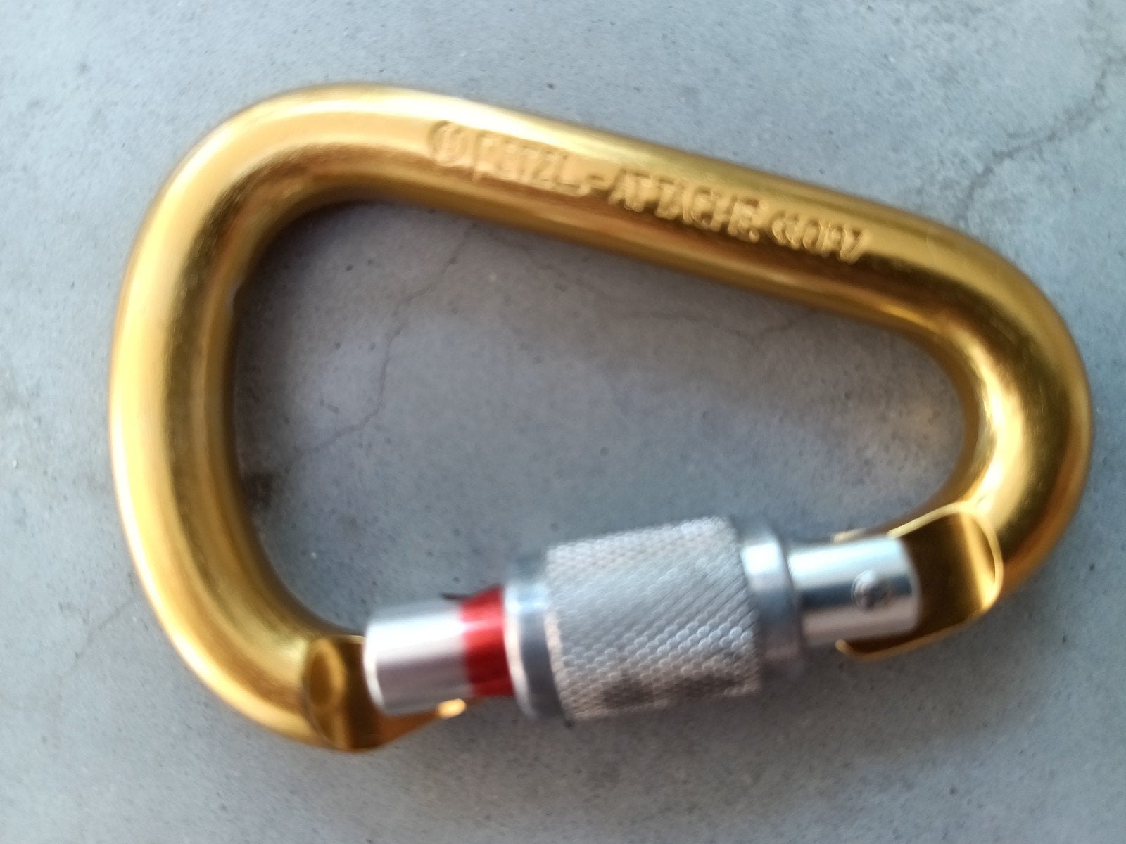 HMS Karabiners: Mammut en Petzl Attache, Ophalen of Verzenden, Gebruikt, Klimsport-accessoire