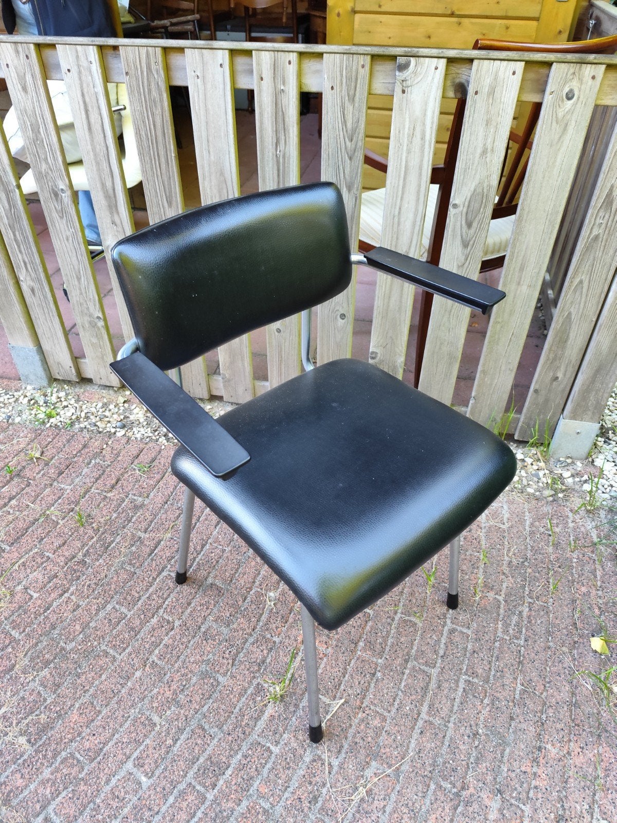 Zwarte Gispen stoel met armleuningen, Huis en Inrichting, Stoelen, Ophalen, Gebruikt, Zwart, Metaal