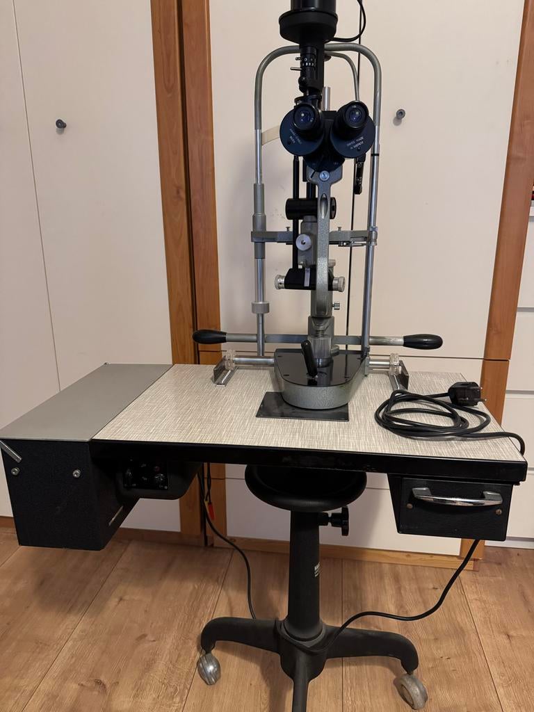Haag-Streit spleetlamp met tafel, Ophalen, Gebruikt, Minder dan 400x, Biologische microscoop