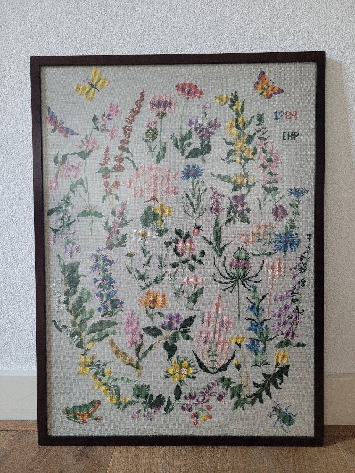 Borduurwerk 'Planten/bloemen' in mahonie lijst + museumglas, Oud hollands, Achter glas, Ophalen, Bloemen