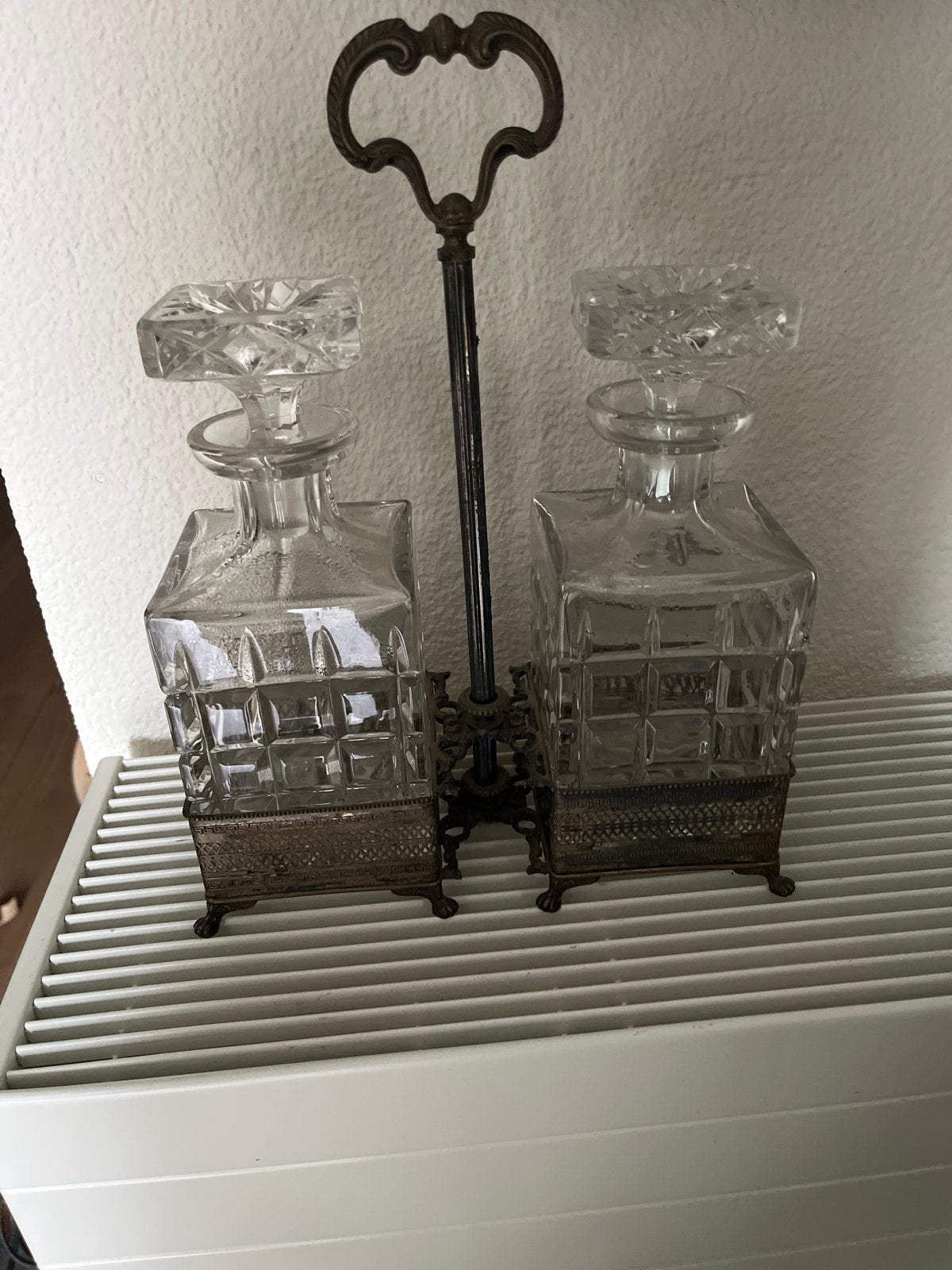 Antieke kristallen karafset met metalen houder, Antiek en Kunst, Antiek | Glas en Kristal, Ophalen