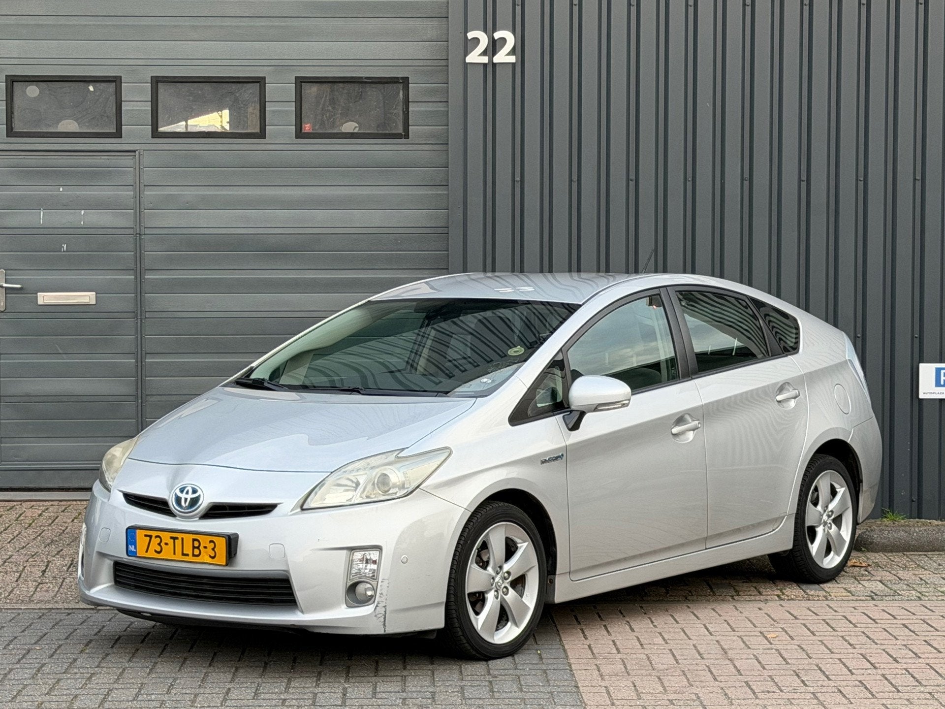 Toyota Prius 1.8 Dynamic|Camera|Trekhaak|Navi|Head-UP|Massag, Gebruikt, 4 cilinders, Bedrijf, Prius