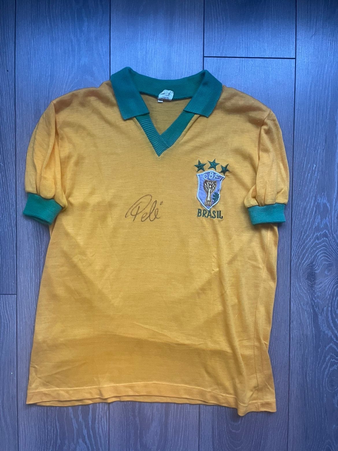 Brazilië voetbalshirt gesigneerd door Pelé, Ophalen of Verzenden, Gedragen, Overige maten, Geel