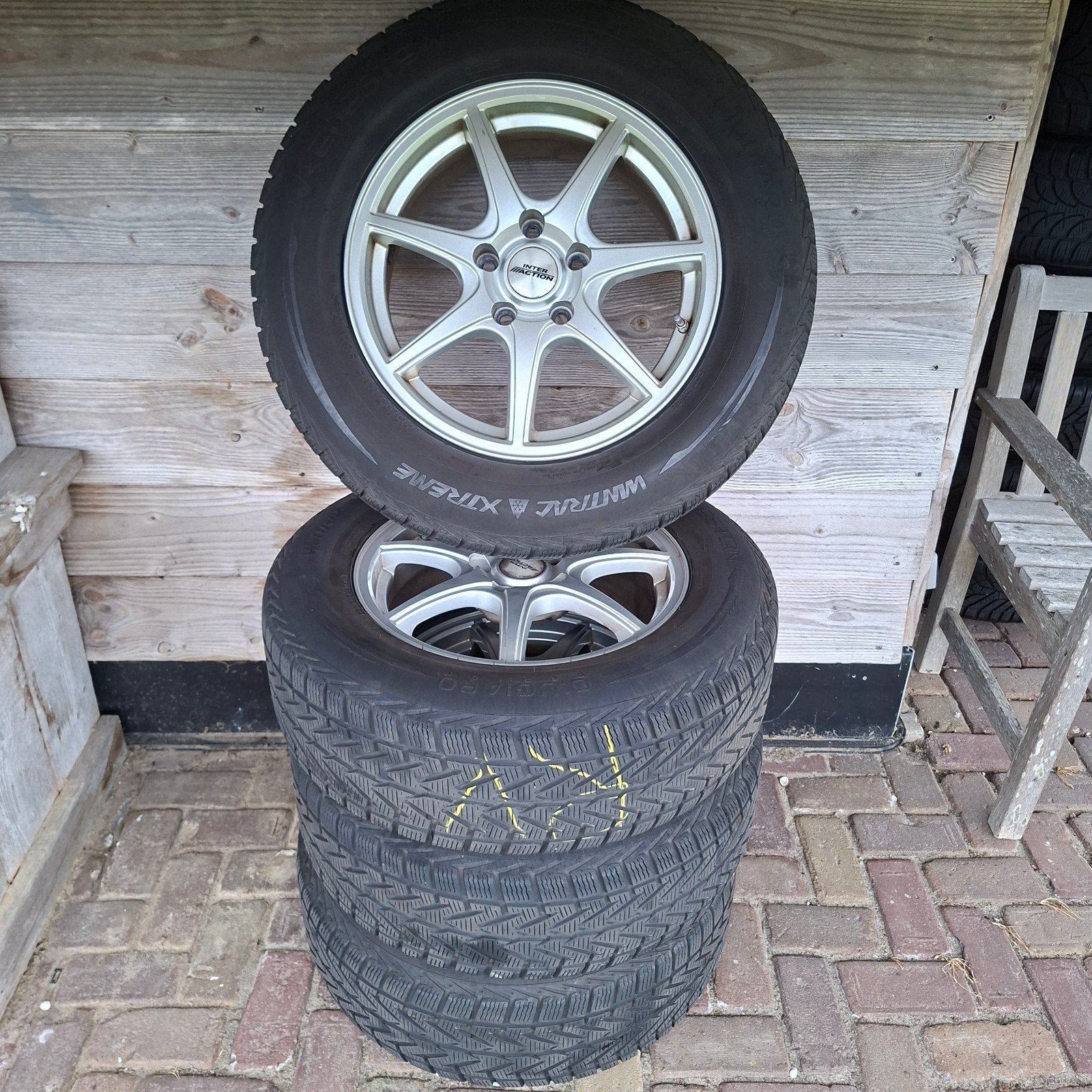 Winterbanden Nissan of Renault 215/65 R16 TPMS

Hierbij b, Auto-onderdelen, Ophalen, 16 inch, Banden en Velgen, Winterbanden
