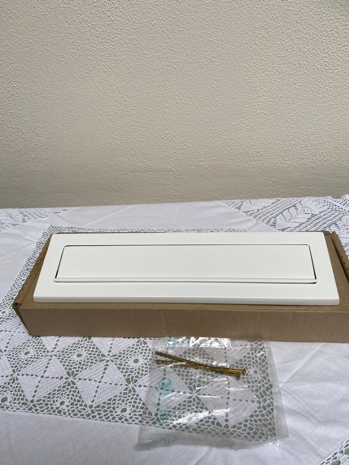 Nieuwe messing witte brievenbusklep, Ophalen of Verzenden, Nieuw, Overige materialen, Brievenbusklep