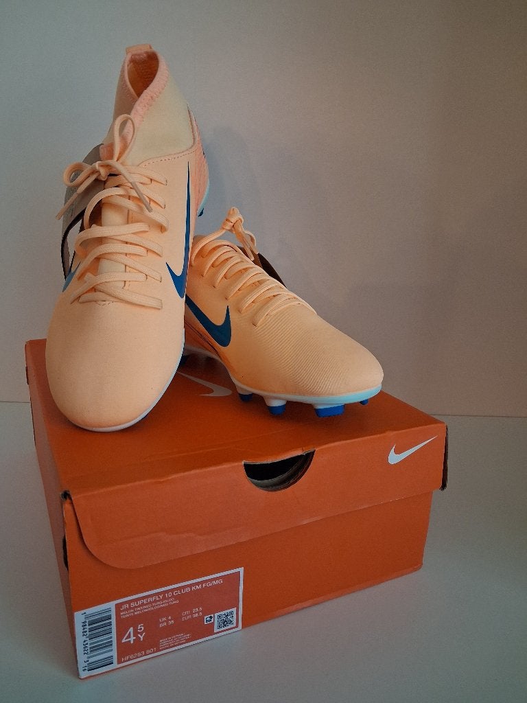 Nike voetbalschoenen maat 36,5. Nieuw in de doos, Ophalen, Maat XS of kleiner, Schoenen, Nieuw
