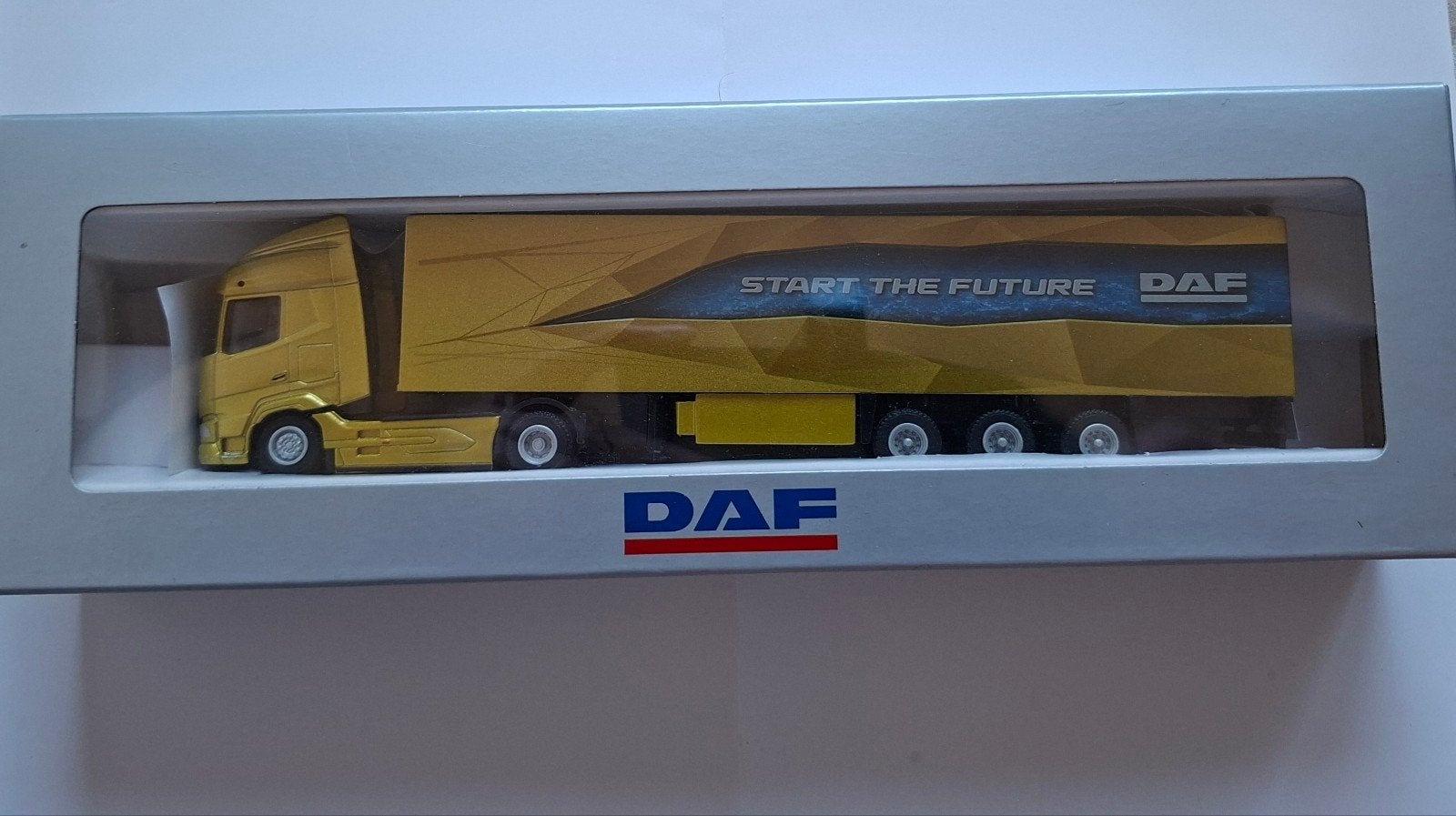 DAF XF SH 4x2 + Box Trailer - WSI Models, Overige merken, 1:50 of kleiner, Verzenden, Zo goed als nieuw