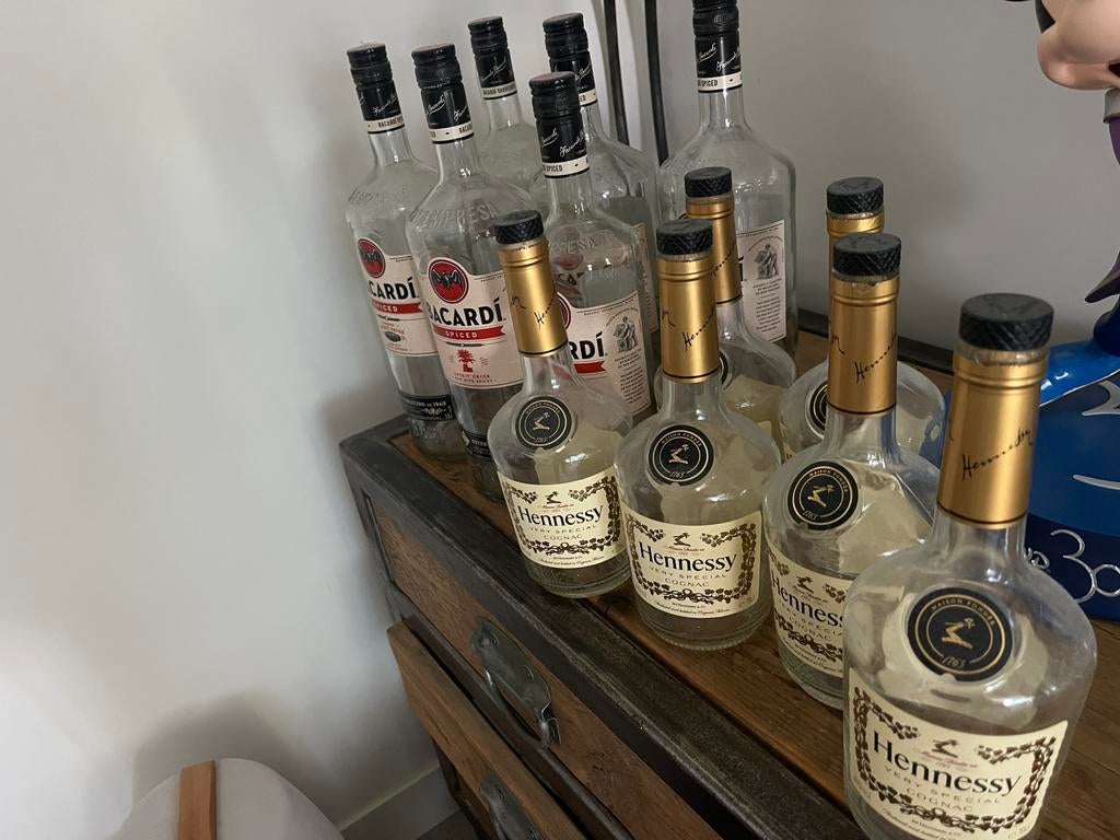 Grote lege flessen Bacardi 1.5l en hennessy, Ophalen, Zo goed als nieuw, Overige typen