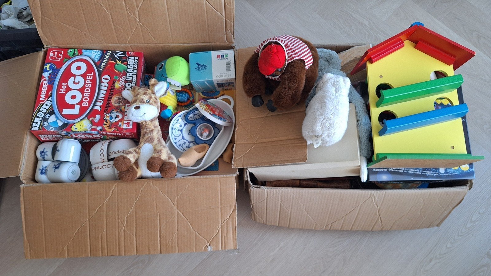 2 verhuisdozen met spullen, Ophalen, Gebruikt, Nvt, Nvt