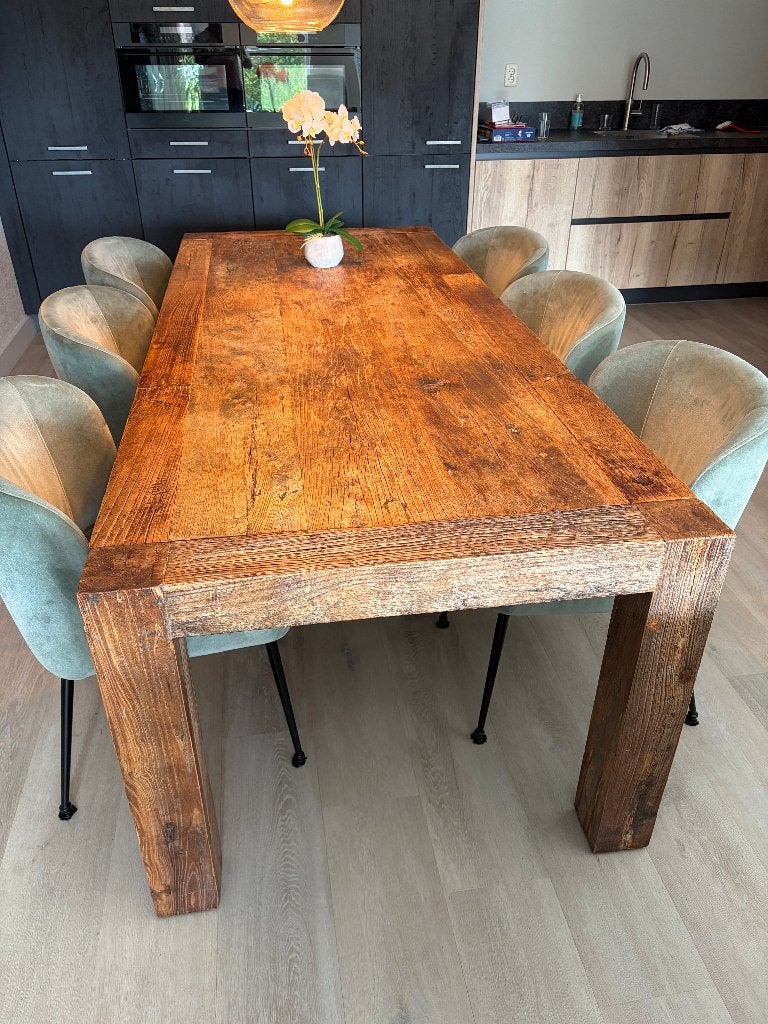 Foto 2 van Robuuste eiken eettafel