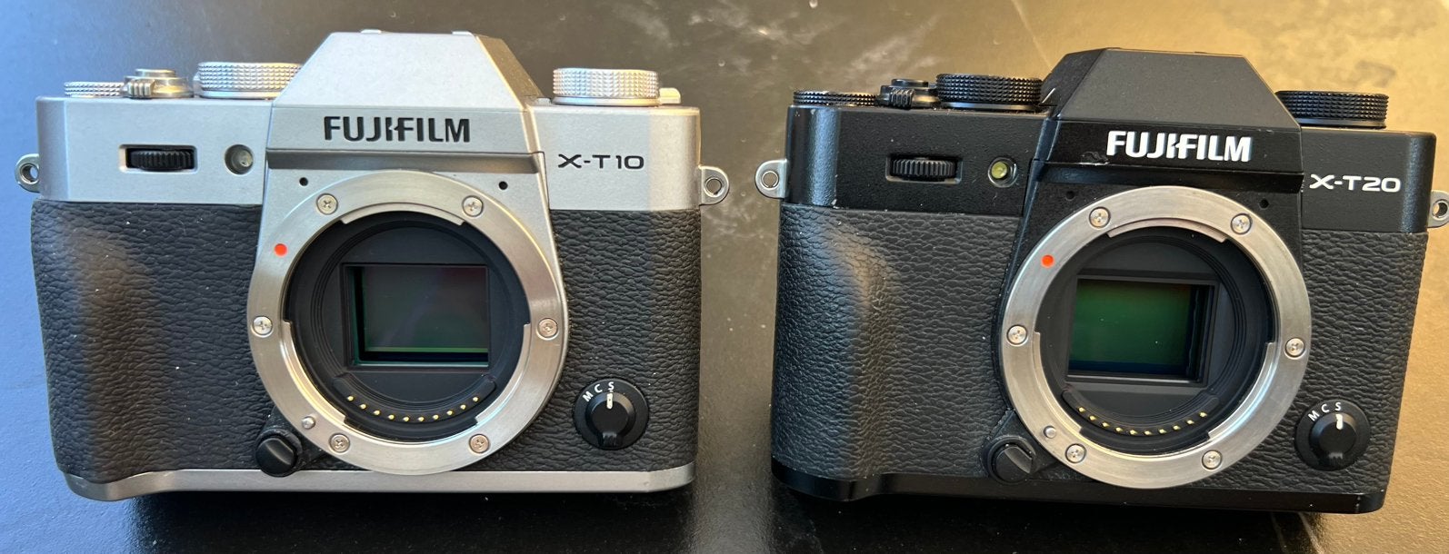 2x Fujifilm X-T20 & X-T10 - Defect voor onderdelen/reparatie, Kantelbaar/draaibaar scherm, Ophalen of Verzenden, Fujifilm, Niet werkend