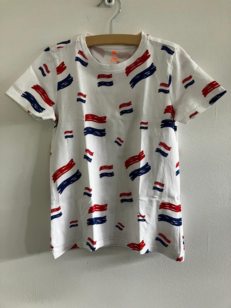 Hema T-shirt met Nederlandse Vlaggenprint maat 122/128, Ophalen of Verzenden, Gebruikt, Jongen of Meisje, Shirt of Longsleeve