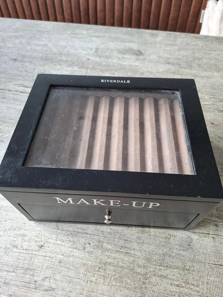 Riverdale make-up doos met spiegel en lade, Sieraden, Tassen en Uiterlijk, Gebruikt, Gehele gezicht, Zwart, Ophalen of Verzenden