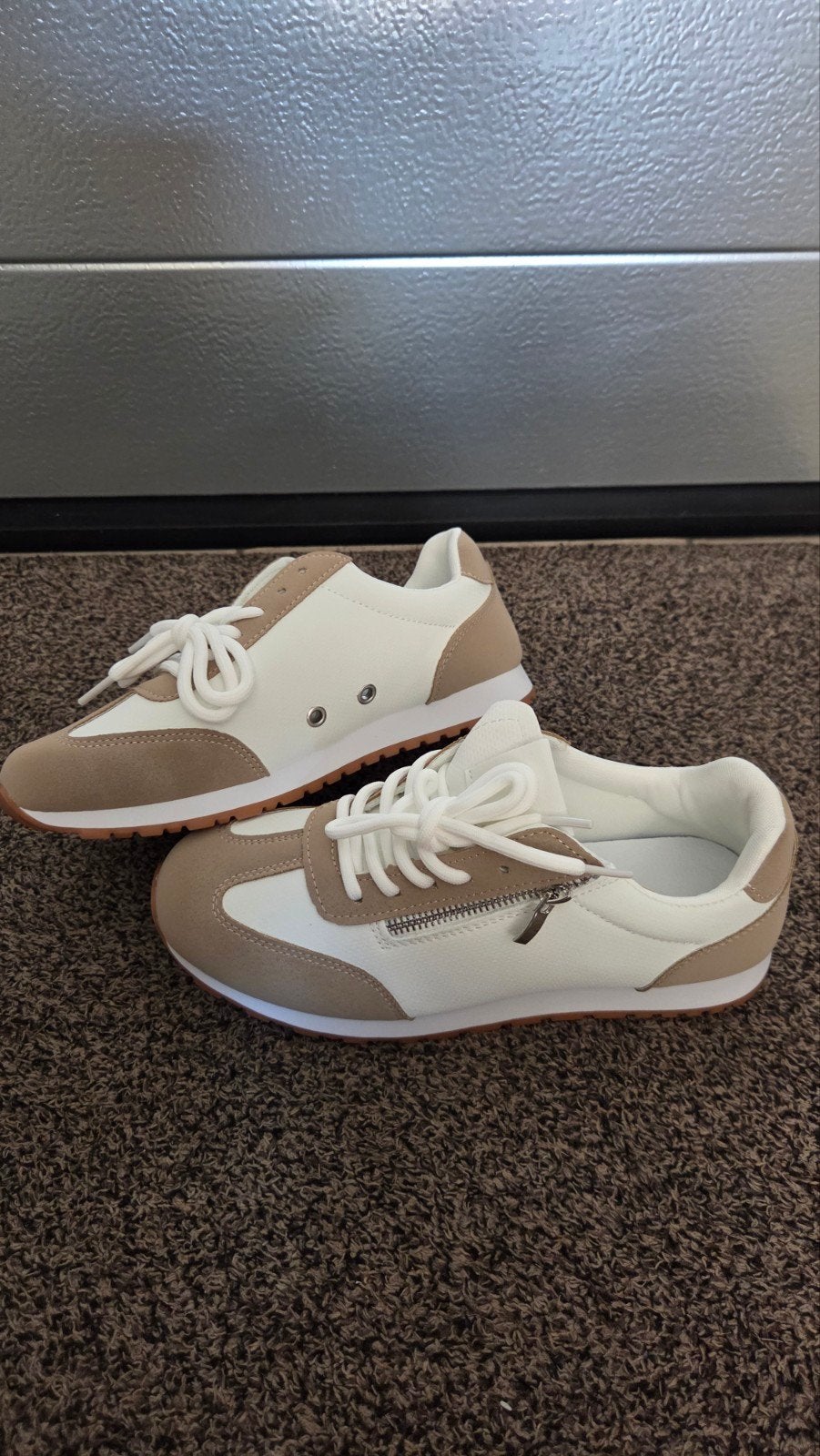 Nieuwe beige en witte sneakers maat 38, Ophalen of Verzenden, Nieuw, Beige, Sneakers of Gympen