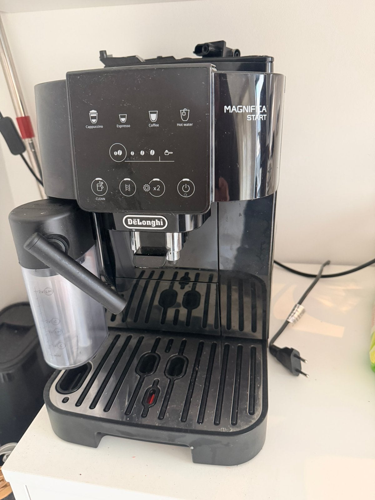 Te koop: Delonghi Magnifica Start, Ophalen, Zo goed als nieuw, Koffiemachine