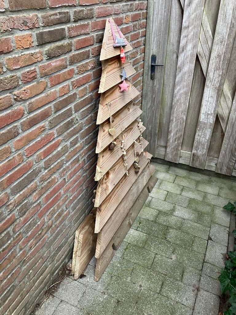 Gratis af te halen: houten kerstboom, Ophalen