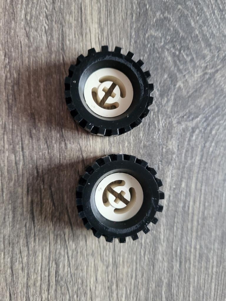 Lego Technic wielen met witte velg + brede grof profiel band, Ophalen of Verzenden, Gebruikt, Losse stenen, Lego