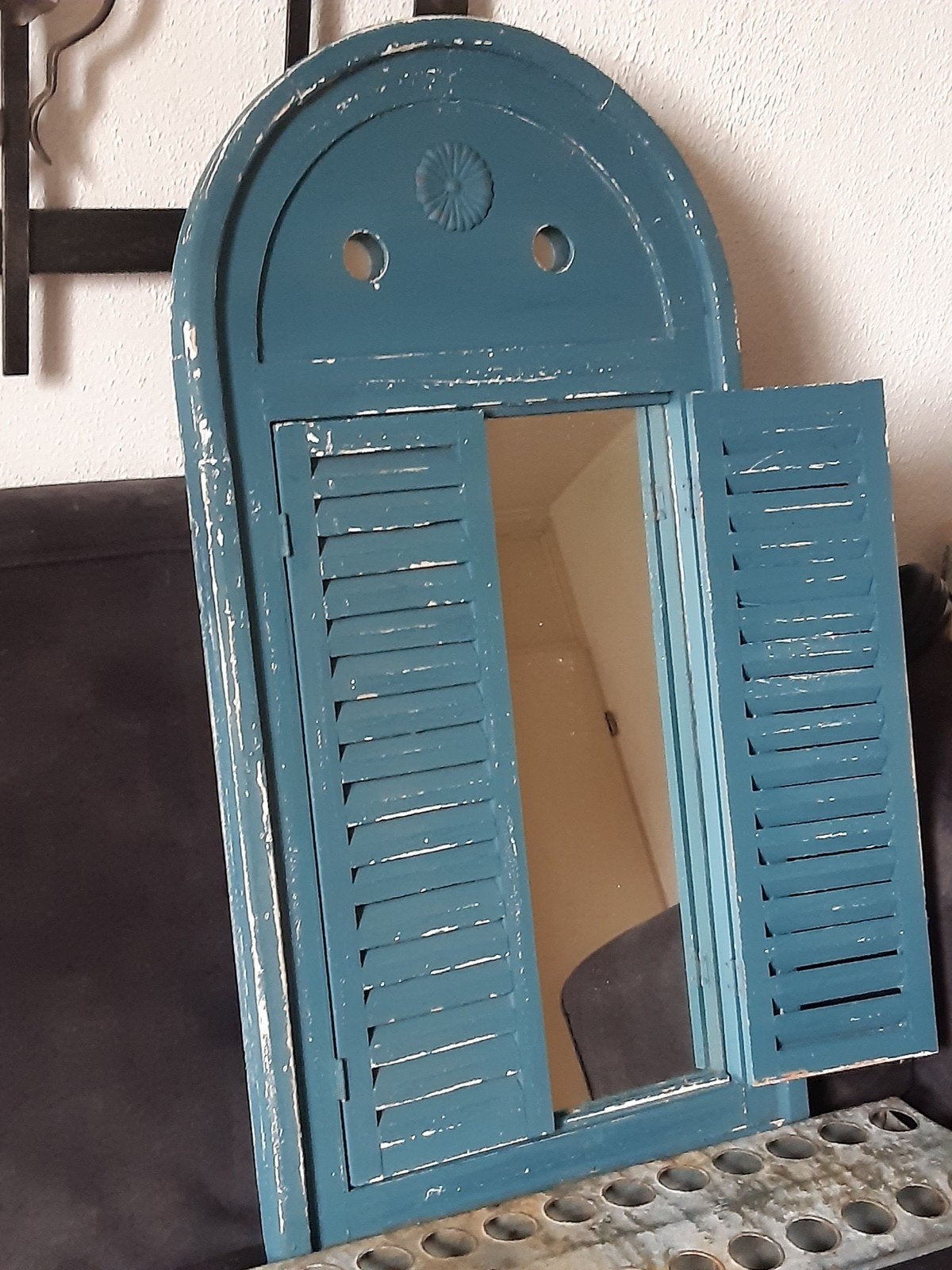 Spiegel in vorm toograam met louvreluikjes deurtjes,shabby,, Ophalen