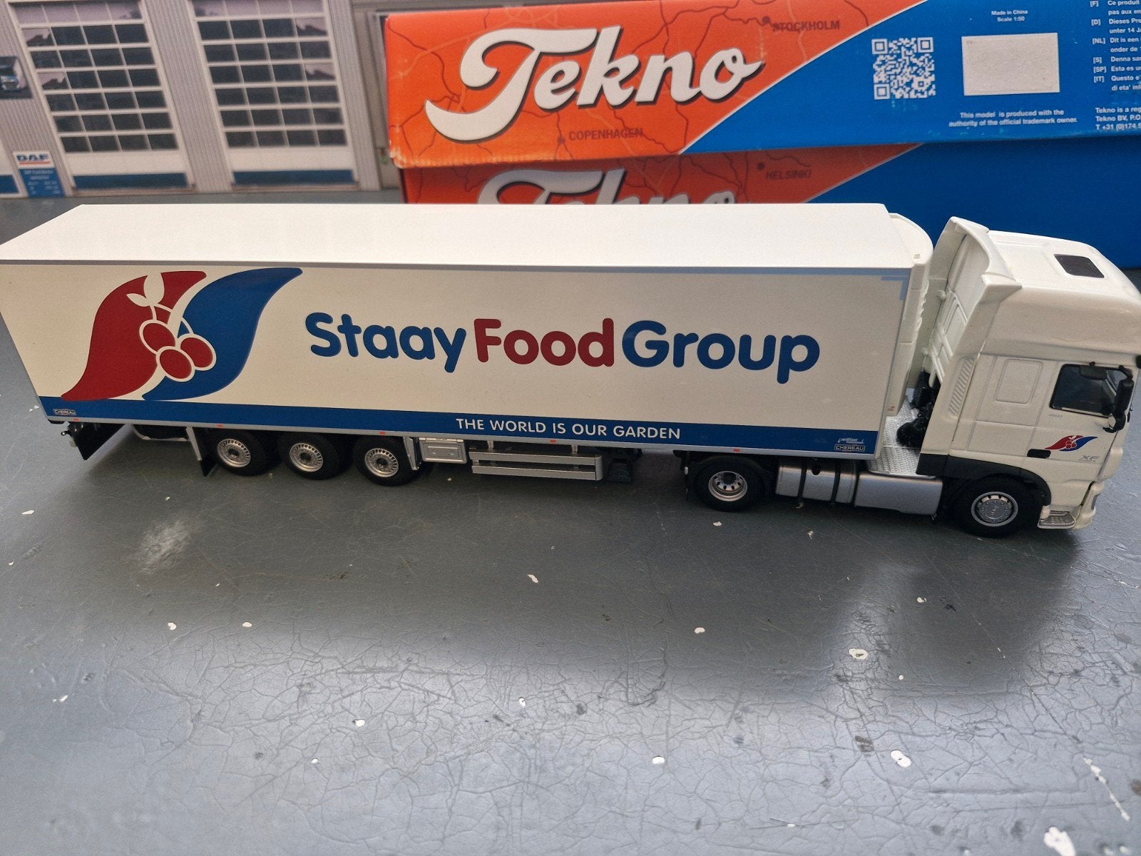 daf XF met koeltrailer tekno STAAY FOOD GROUP, Hobby en Vrije tijd, Modelauto's | 1:50, Ophalen of Verzenden, Zo goed als nieuw